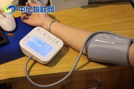 物聯(lián)網(wǎng)智能血壓計(jì),兒女送給父母最好的禮物 物聯(lián)網(wǎng)智能血壓計(jì),兒女送給父母最好的禮物