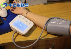 物聯網智能血壓計，兒女送給父母最好的禮物