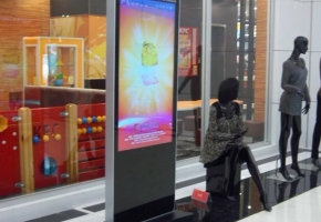 物聯卡在多媒體廣告機上有什么優勢？場景方案迎刃而解！